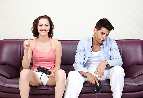 포토 JPG 서양인 외국인 해외기획촬영 해외 라이프스타일 부부 커플 여자 2011년태국 남자 행복 커플라이프 포즈 신혼부부 놀이 휴가 휴식 실내 웃음 사람 앉기 20대 성인 두명 라이프 앞모습 소파 놀이용품 경쟁 기쁨 게임 우승 좌절 게임기 즐거움 패배 조이스틱 청년만 성인만 국내포토 감정 뷰포인트 컨셉 의자 관계 모션 표정 인종 청년 내부 생활 최고 오브젝트 신혼 파일형식