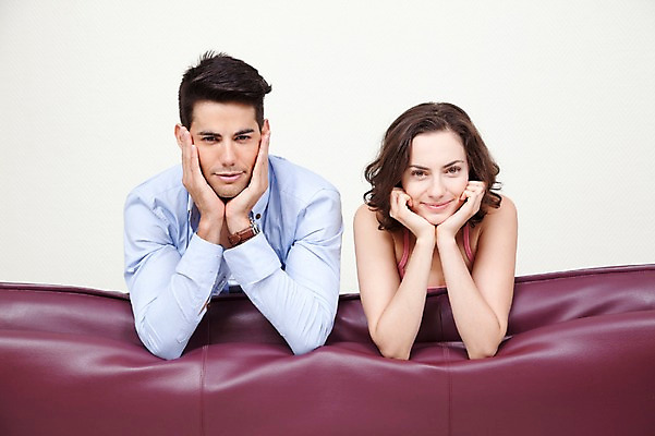 포토 JPG 서양인 외국인 해외기획촬영 해외 라이프스타일 부부 커플 여자 2011년태국 남자 행복 여유 엎드리기 커플라이프 포즈 신혼부부 모션 휴가 휴식 실내 미소 웃음 사람 상반신 20대 성인 두명 라이프 앞모습 소파 눕기 턱괴기 즐거움 청년만 성인만 국내포토 감정 뷰포인트 컨셉 의자 관계 표정 인종 청년 내부 생활 신혼 파일형식