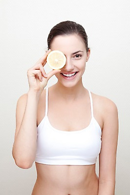 포토 JPG 스튜디오촬영 서양인 외국인 모델 해외기획촬영 해외 우먼라이프 라이프스타일 여자 2011년태국 열매 행복 포즈 과일 모션 실내 한명 서기 미소 웃음 사람 상반신 20대 성인 라이프 앞모습 민소매 뷰티 노란색 눈가림 가림 매끈함 탱크톱 레몬 순수 즐거움 올림머리 묶은머리 비타민C 청순 의료성형뷰티 여자만 여자한명만 성인여자만 청년만 청년여자만 성인한명만 청년여자한명만 성인여자한명만 성인만 국내포토 식물 1 헤어스타일 감정 뷰포인트 컬러 컨셉 상의 표정 인종 청년 내부 생활 감각 비타민 파일형식