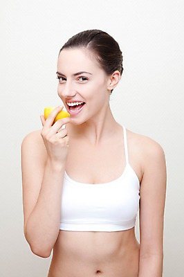 포토 JPG 스튜디오촬영 서양인 외국인 모델 해외기획촬영 해외 우먼라이프 라이프스타일 여자 2011년태국 열매 행복 포즈 과일 모션 실내 한명 서기 미소 웃음 사람 상반신 20대 성인 라이프 앞모습 민소매 뷰티 노란색 매끈함 탱크톱 먹기 레몬 순수 즐거움 올림머리 묶은머리 비타민C 청순 의료성형뷰티 여자만 여자한명만 성인여자만 청년만 청년여자만 성인한명만 청년여자한명만 성인여자한명만 성인만 국내포토 식물 1 헤어스타일 감정 뷰포인트 컬러 컨셉 상의 표정 인종 청년 내부 생활 감각 비타민 파일형식