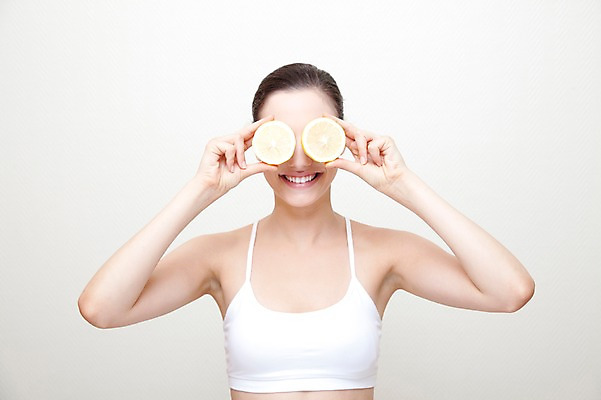 포토 JPG 스튜디오촬영 서양인 외국인 모델 해외기획촬영 해외 우먼라이프 라이프스타일 여자 2011년태국 열매 행복 포즈 과일 모션 실내 한명 서기 미소 웃음 사람 상반신 20대 성인 라이프 앞모습 민소매 뷰티 노란색 눈가림 가림 매끈함 탱크톱 레몬 순수 즐거움 올림머리 묶은머리 비타민C 청순 의료성형뷰티 여자만 여자한명만 성인여자만 청년만 청년여자만 성인한명만 청년여자한명만 성인여자한명만 성인만 국내포토 식물 1 헤어스타일 감정 뷰포인트 컬러 컨셉 상의 표정 인종 청년 내부 생활 감각 비타민 파일형식