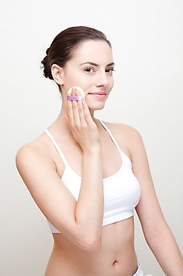 포토 JPG 스튜디오촬영 서양인 외국인 모델 해외기획촬영 해외 우먼라이프 라이프스타일 여자 2011년태국 행복 포즈 모션 실내 한명 서기 미소 웃음 사람 상반신 20대 성인 라이프 민소매 화장 뷰티 화장용품 매끈함 탱크톱 순수 즐거움 올림머리 퍼프 파우더 분첩 묶은머리 청순 파운데이션 의료성형뷰티 여자만 여자한명만 성인여자만 청년만 청년여자만 성인한명만 청년여자한명만 성인여자한명만 성인만 국내포토 1 헤어스타일 감정 컨셉 상의 표정 인종 청년 내부 생활 화장품 미용용품 감각 파일형식