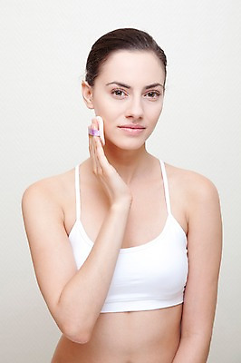 포토 JPG 스튜디오촬영 서양인 외국인 모델 해외기획촬영 해외 우먼라이프 라이프스타일 여자 2011년태국 행복 포즈 모션 실내 한명 서기 미소 웃음 사람 상반신 20대 성인 라이프 앞모습 민소매 화장 뷰티 화장용품 매끈함 탱크톱 순수 즐거움 올림머리 퍼프 파우더 분첩 묶은머리 청순 파운데이션 의료성형뷰티 여자만 여자한명만 성인여자만 청년만 청년여자만 성인한명만 청년여자한명만 성인여자한명만 성인만 국내포토 1 헤어스타일 감정 뷰포인트 컨셉 상의 표정 인종 청년 내부 생활 화장품 미용용품 감각 파일형식