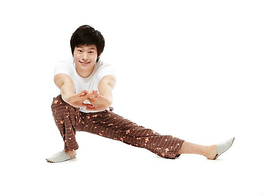 포토 JPG 스튜디오촬영 전신 학생 라이프스타일 남자 남학생 포즈 모션 청소년 고등학생 아침 실내 실내화 한명 미소 웃음 누끼 사람 앉기 동양인 라이프 앞모습 10대 운동 스트레칭 잠옷 한국인 기상 다리벌리기 체조 아침운동 아침체조 남자만 남자한명만 십대만 십대남자만 십대남자한명만 국내포토 주간 1 옷 뷰포인트 신발 표정 건강 인종 내부 생활 파일형식