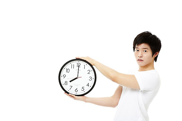 포토 JPG 스튜디오촬영 학생 라이프스타일 남자 남학생 시계 포즈 모션 청소년 고등학생 아침 실내 한명 들기 누끼 사람 동양인 상반신 라이프 10대 놀람 잠옷 한국인 기상 시간 지각 늦잠 남자만 남자한명만 십대만 십대남자만 십대남자한명만 국내포토 주간 1 옷 감정 표정 인종 내부 생활 잠 파일형식