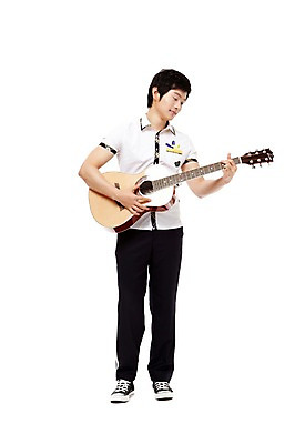 포토 JPG 스튜디오촬영 전신 학생 남자 교복 남학생 포즈 연주 청소년 고등학생 현악기 실내 한명 서기 웃음 들기 누끼 사람 동양인 10대 한국인 기타 남자만 남자한명만 십대만 십대남자만 십대남자한명만 국내포토 1 옷 악기 음악 모션 표정 인종 내부 파일형식