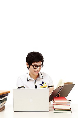 포토 JPG 스튜디오촬영 학생 응시 남자 교복 남학생 포즈 청소년 고등학생 실내 한명 미소 웃음 누끼 사람 앉기 동양인 상반신 10대 책 노트북 컴퓨터 쌓기 한국인 교과서 남자만 남자한명만 십대만 십대남자만 십대남자한명만 국내포토 1 시선 옷 모션 교재 표정 인종 내부 전자제품 파일형식