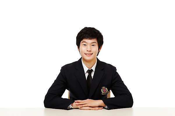 포토 JPG 스튜디오촬영 학생 남자 교복 남학생 포즈 의자 청소년 고등학생 실내 한명 미소 웃음 누끼 사람 앉기 동양인 상반신 앞모습 10대 한국인 책상 남자만 남자한명만 십대만 십대남자만 십대남자한명만 국내포토 1 옷 뷰포인트 가구 모션 표정 인종 내부 파일형식