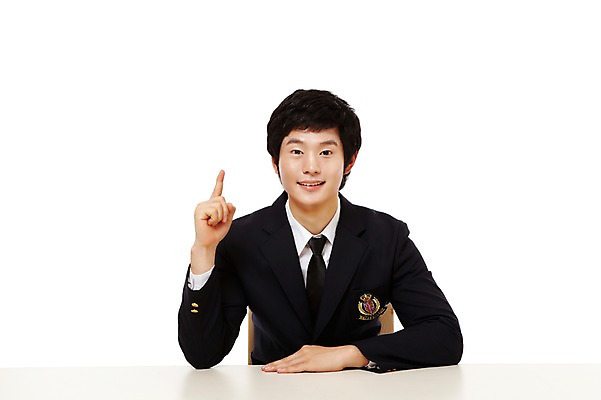 포토 JPG 스튜디오촬영 1 학생 남자 교복 남학생 포즈 의자 청소년 고등학생 실내 한명 미소 웃음 누끼 사람 앉기 동양인 손짓 상반신 앞모습 10대 한국인 검지손가락 책상 기회 한가지 남자만 남자한명만 십대만 십대남자만 십대남자한명만 국내포토 옷 뷰포인트 가구 손가락 모션 표정 인종 내부 파일형식
