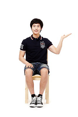 포토 JPG 스튜디오촬영 전신 학생 남자 남학생 포즈 운동화 의자 반바지 모션 청소년 고등학생 실내 한명 미소 웃음 누끼 사람 앉기 동양인 손짓 앞모습 10대 캐주얼 한국인 스니커즈 남자만 남자한명만 십대만 십대남자만 십대남자한명만 국내포토 1 옷 뷰포인트 가구 신발 바지 표정 인종 내부 파일형식