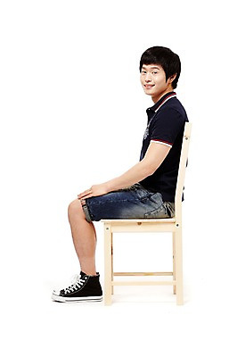 포토 JPG 스튜디오촬영 전신 학생 남자 남학생 운동화 의자 반바지 청소년 고등학생 실내 한명 미소 웃음 누끼 사람 앉기 동양인 옆모습 10대 캐주얼 한국인 스니커즈 남자만 남자한명만 십대만 십대남자만 십대남자한명만 국내포토 1 옷 뷰포인트 가구 신발 바지 모션 표정 인종 내부 파일형식