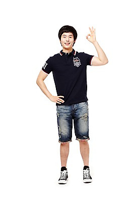 포토 JPG 스튜디오촬영 전신 학생 남자 남학생 허리손 포즈 운동화 반바지 모션 청소년 고등학생 실내 한명 서기 미소 웃음 누끼 사람 동양인 손짓 앞모습 10대 캐주얼 한국인 OK 스니커즈 남자만 남자한명만 십대만 십대남자만 십대남자한명만 국내포토 1 옷 뷰포인트 신발 바지 표정 인종 내부 파일형식