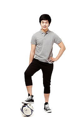 포토 JPG 스튜디오촬영 전신 학생 라이프스타일 남자 남학생 허리손 포즈 운동화 축구공 공 모션 청소년 고등학생 실내 건강 한명 서기 미소 웃음 누끼 사람 동양인 라이프 앞모습 10대 운동복 운동 축구 한국인 스니커즈 생활체육 체육복 밟기 남자만 남자한명만 십대만 십대남자만 십대남자한명만 국내포토 1 옷 뷰포인트 신발 축구용품 표정 인종 내부 생활 구기 체육 파일형식