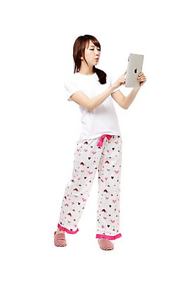 포토 JPG 스튜디오촬영 전신 학생 우먼라이프 라이프스타일 긴머리 응시 여학생 여자 포즈 모션 청소년 고등학생 아침 실내 실내화 한명 서기 들기 누끼 사람 동양인 라이프 앞모습 10대 전자제품 잠옷 한국인 기상 여자만 여자한명만 십대만 십대여자만 십대여자한명만 국내포토 주간 1 헤어스타일 시선 옷 뷰포인트 신발 인종 내부 생활 파일형식 자연요소