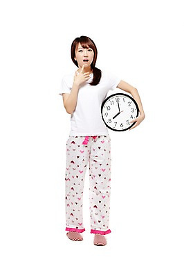 포토 JPG 스튜디오촬영 전신 학생 우먼라이프 라이프스타일 긴머리 여학생 여자 시계 포즈 모션 청소년 고등학생 아침 실내 실내화 한명 서기 들기 누끼 사람 동양인 라이프 앞모습 10대 놀람 잠옷 한국인 기상 시간 여자만 여자한명만 십대만 십대여자만 십대여자한명만 국내포토 주간 1 헤어스타일 옷 감정 뷰포인트 신발 표정 인종 내부 생활 파일형식 자연요소
