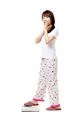 포토 JPG 스튜디오촬영 전신 학생 우먼라이프 라이프스타일 긴머리 여학생 여자 포즈 몸매관리 다이어트 모션 청소년 고등학생 아침 실내 건강 실내화 한명 서기 누끼 사람 동양인 손짓 라이프 옆모습 10대 놀람 잠옷 한국인 기상 몸무게 체중계 여자만 여자한명만 십대만 십대여자만 십대여자한명만 국내포토 주간 1 헤어스타일 옷 감정 뷰포인트 신발 표정 인종 내부 생활 파일형식 자연요소