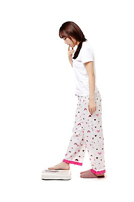 포토 JPG 스튜디오촬영 전신 학생 우먼라이프 라이프스타일 긴머리 응시 여학생 여자 몸매관리 다이어트 청소년 고등학생 아침 실내 건강 실내화 한명 서기 누끼 사람 동양인 라이프 옆모습 10대 잠옷 한국인 기상 몸무게 체중계 여자만 여자한명만 십대만 십대여자만 십대여자한명만 내려보기 국내포토 주간 1 헤어스타일 시선 옷 뷰포인트 신발 모션 인종 내부 생활 파일형식 자연요소