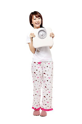 포토 JPG 스튜디오촬영 전신 학생 우먼라이프 라이프스타일 긴머리 여학생 여자 포즈 몸매관리 다이어트 모션 청소년 고등학생 아침 실내 건강 실내화 한명 서기 미소 웃음 들기 누끼 사람 동양인 라이프 앞모습 10대 잠옷 한국인 기상 몸무게 체중계 여자만 여자한명만 십대만 십대여자만 십대여자한명만 국내포토 주간 1 헤어스타일 옷 뷰포인트 신발 표정 인종 내부 생활 파일형식 자연요소