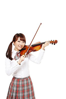 포토 JPG 스튜디오촬영 학생 여학생 여자 교복 음악 포즈 연주 청소년 양갈래머리 고등학생 현악기 실내 한명 서기 미소 웃음 누끼 사람 동양인 앞모습 10대 한국인 바이올린 음악교육 여자만 여자한명만 십대만 십대여자만 십대여자한명만 국내포토 1 헤어스타일 옷 교육 악기 뷰포인트 모션 문화예술 표정 인종 내부 파일형식