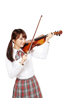 포토 JPG 스튜디오촬영 학생 여학생 여자 교복 음악 포즈 연주 청소년 양갈래머리 고등학생 현악기 실내 한명 서기 미소 웃음 누끼 사람 동양인 앞모습 10대 한국인 바이올린 음악교육 여자만 여자한명만 십대만 십대여자만 십대여자한명만 국내포토 1 헤어스타일 옷 교육 악기 뷰포인트 모션 문화예술 표정 인종 내부 파일형식