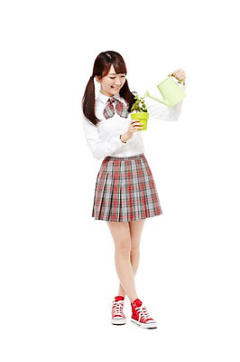 포토 JPG 스튜디오촬영 전신 식물 학생 응시 여학생 여자 교복 화분 포즈 청소년 양갈래머리 고등학생 주전자 실내 한명 서기 미소 웃음 들기 누끼 사람 동양인 앞모습 10대 물뿌리개 한국인 붓기 물통 물주기 원예 조리개 여자만 여자한명만 십대만 십대여자만 십대여자한명만 국내포토 1 헤어스타일 시선 옷 뷰포인트 모션 주방용품 표정 인종 취미 내부 파일형식