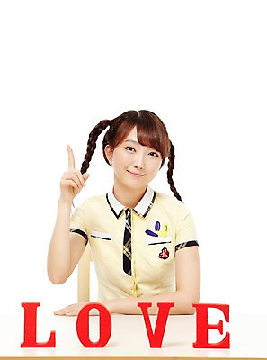 포토 JPG 스튜디오촬영 문자 1 학생 알파벳 영어 여학생 여자 교복 포즈 의자 청소년 양갈래머리 고등학생 대문자 실내 사랑 한명 미소 웃음 누끼 사람 앉기 동양인 손짓 상반신 앞모습 10대 단어 한국인 검지손가락 책상 기회 한가지 여자만 여자한명만 십대만 십대여자만 십대여자한명만 국내포토 헤어스타일 옷 감정 뷰포인트 가구 손가락 모션 표정 인종 내부 파일형식