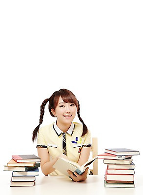 포토 JPG 스튜디오촬영 학생 여학생 여자 교복 포즈 청소년 양갈래머리 고등학생 실내 한명 미소 웃음 누끼 사람 앉기 동양인 상반신 앞모습 10대 책 독서 쌓기 한국인 교과서 여자만 여자한명만 십대만 십대여자만 십대여자한명만 국내포토 1 헤어스타일 옷 뷰포인트 모션 교재 표정 인종 내부 파일형식