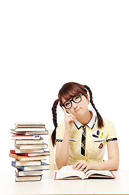 포토 JPG 스튜디오촬영 1 학생 여학생 여자 교복 포즈 청소년 양갈래머리 고등학생 실내 한명 미소 웃음 누끼 사람 앉기 동양인 손짓 상반신 앞모습 10대 책 독서 쌓기 한국인 검지손가락 교과서 기회 한가지 여자만 여자한명만 십대만 십대여자만 십대여자한명만 국내포토 헤어스타일 옷 뷰포인트 손가락 모션 교재 표정 인종 내부 파일형식