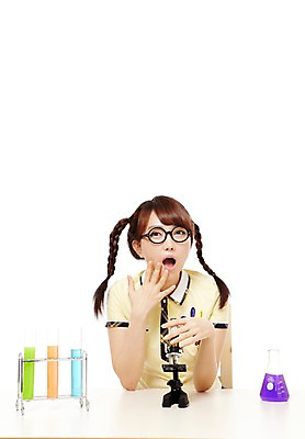 포토 JPG 스튜디오촬영 학생 여학생 여자 교복 과학 포즈 의자 청소년 양갈래머리 고등학생 실내 현미경 실험기구 실험 한명 미소 웃음 누끼 사람 앉기 동양인 손짓 상반신 앞모습 10대 한국인 책상 시험관 삼각플라스크 과학교육 손등 실습 여자만 여자한명만 십대만 십대여자만 십대여자한명만 국내포토 1 헤어스타일 손 옷 교육 뷰포인트 가구 모션 표정 인종 내부 플라스크 파일형식