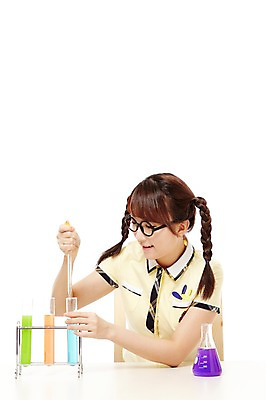 포토 JPG 스튜디오촬영 학생 응시 여학생 여자 교복 과학 포즈 의자 청소년 양갈래머리 고등학생 실내 실험기구 실험 한명 미소 웃음 들기 누끼 사람 앉기 동양인 상반신 앞모습 10대 한국인 스포이트 책상 시험관 삼각플라스크 과학교육 실습 여자만 여자한명만 십대만 십대여자만 십대여자한명만 국내포토 1 헤어스타일 시선 옷 교육 뷰포인트 가구 모션 표정 인종 내부 플라스크 피펫 파일형식