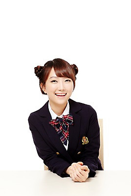 포토 JPG 스튜디오촬영 학생 여학생 여자 교복 포즈 의자 청소년 고등학생 실내 한명 미소 웃음 누끼 사람 앉기 동양인 상반신 앞모습 10대 한국인 책상 여자만 여자한명만 십대만 십대여자만 십대여자한명만 국내포토 1 옷 뷰포인트 가구 모션 표정 인종 내부 파일형식