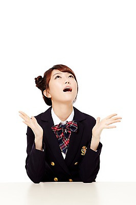 포토 JPG 스튜디오촬영 학생 응시 여학생 여자 교복 포즈 의자 청소년 고등학생 실내 손바닥 한명 미소 웃음 누끼 사람 앉기 동양인 손짓 상반신 앞모습 10대 놀람 한국인 책상 여자만 여자한명만 십대만 십대여자만 십대여자한명만 국내포토 1 손 시선 옷 감정 뷰포인트 가구 모션 표정 인종 내부 파일형식