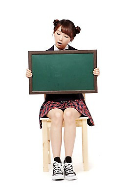 포토 JPG 스튜디오촬영 전신 학생 응시 여학생 여자 교복 포즈 의자 청소년 고등학생 안내 알림판 실내 한명 미소 웃음 들기 누끼 사람 앉기 동양인 앞모습 10대 칠판 한국인 알림 여자만 여자한명만 십대만 십대여자만 십대여자한명만 국내포토 1 시선 옷 뷰포인트 가구 모션 표정 인종 내부 파일형식