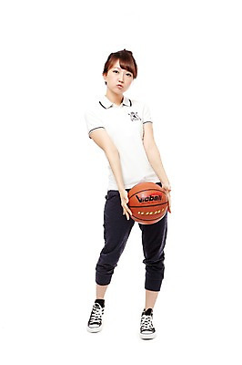 포토 JPG 스튜디오촬영 전신 학생 라이프스타일 여학생 여자 스포츠 포즈 운동화 공 모션 청소년 고등학생 농구 농구공 실내 건강 한명 서기 들기 누끼 사람 동양인 라이프 앞모습 10대 운동복 운동 한국인 스니커즈 생활체육 체육복 여자만 여자한명만 십대만 십대여자만 십대여자한명만 국내포토 1 옷 뷰포인트 신발 인종 내부 생활 구기 체육 파일형식