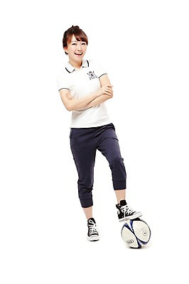 포토 JPG 스튜디오촬영 전신 학생 라이프스타일 여학생 여자 스포츠 포즈 운동화 축구공 공 모션 청소년 고등학생 실내 건강 한명 서기 미소 웃음 누끼 사람 동양인 라이프 앞모습 10대 운동복 운동 팔짱 축구 한국인 스니커즈 생활체육 체육복 밟기 여자만 여자한명만 십대만 십대여자만 십대여자한명만 국내포토 1 옷 뷰포인트 신발 축구용품 표정 인종 내부 생활 구기 체육 파일형식