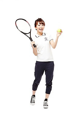 포토 JPG 스튜디오촬영 전신 학생 라이프스타일 여학생 여자 스포츠 포즈 운동화 공 모션 청소년 고등학생 실내 건강 한명 서기 미소 웃음 들기 누끼 사람 동양인 라이프 앞모습 10대 운동복 운동 한국인 테니스 라켓 테니스라켓 테니스공 스니커즈 생활체육 체육복 여자만 여자한명만 십대만 십대여자만 십대여자한명만 국내포토 1 옷 스포츠용품 뷰포인트 신발 표정 인종 내부 생활 구기 테니스용품 체육 파일형식