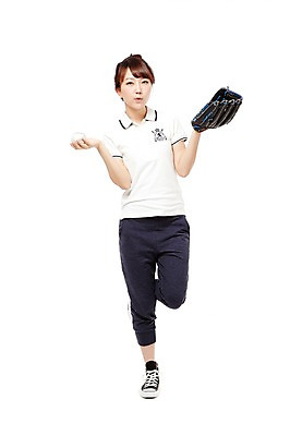 포토 JPG 스튜디오촬영 전신 학생 라이프스타일 여학생 여자 스포츠 포즈 운동화 공 모션 청소년 고등학생 실내 건강 한명 서기 들기 누끼 사람 동양인 라이프 앞모습 10대 운동복 운동 야구 한국인 글러브 글로브 야구글러브 스니커즈 야구공 생활체육 체육복 다리들기 여자만 여자한명만 십대만 십대여자만 십대여자한명만 국내포토 1 옷 스포츠용품 뷰포인트 장갑 신발 인종 내부 생활 구기 야구용품 체육 파일형식