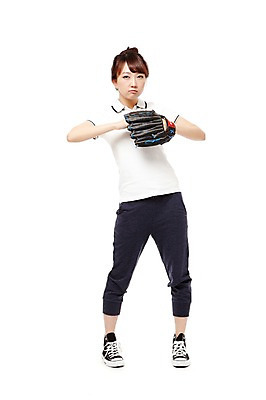 포토 JPG 스튜디오촬영 전신 학생 라이프스타일 여학생 여자 스포츠 포즈 운동화 청소년 고등학생 실내 건강 한명 서기 들기 누끼 사람 동양인 라이프 앞모습 10대 운동복 운동 야구 한국인 글러브 권투글러브 스니커즈 생활체육 체육복 여자만 여자한명만 십대만 십대여자만 십대여자한명만 국내포토 1 옷 스포츠용품 뷰포인트 장갑 신발 모션 인종 내부 생활 구기 체육 파일형식