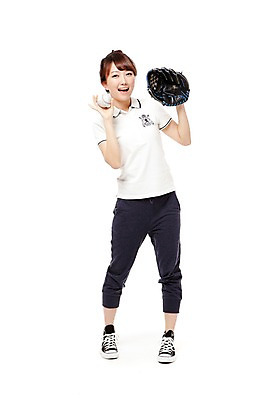 포토 JPG 스튜디오촬영 전신 학생 라이프스타일 여학생 여자 스포츠 포즈 운동화 공 모션 청소년 고등학생 실내 건강 한명 서기 미소 웃음 들기 누끼 사람 동양인 라이프 앞모습 10대 운동복 운동 야구 한국인 글러브 글로브 야구글러브 스니커즈 야구공 생활체육 체육복 여자만 여자한명만 십대만 십대여자만 십대여자한명만 국내포토 1 옷 스포츠용품 뷰포인트 장갑 신발 표정 인종 내부 생활 구기 야구용품 체육 파일형식