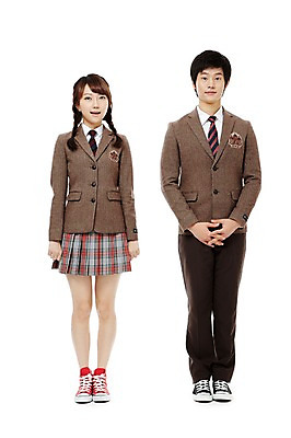 포토 JPG 스튜디오촬영 전신 학생 여학생 여자 남자 교복 남학생 포즈 청소년 양갈래머리 고등학생 실내 서기 미소 웃음 누끼 사람 동양인 두명 앞모습 10대 친구 한국인 차렷 십대만 국내포토 헤어스타일 옷 뷰포인트 관계 모션 표정 인종 내부 파일형식