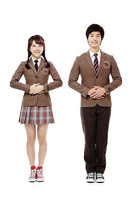 포토 JPG 스튜디오촬영 전신 학생 여학생 여자 남자 교복 남학생 포즈 청소년 양갈래머리 고등학생 실내 서기 미소 웃음 누끼 사람 동양인 두명 앞모습 10대 친구 한국인 양손 예절 정중 십대만 가지런함 국내포토 헤어스타일 손 옷 뷰포인트 컨셉 관계 모션 표정 인종 내부 파일형식