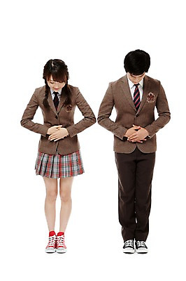 포토 JPG 스튜디오촬영 전신 학생 여학생 여자 남자 교복 남학생 포즈 청소년 양갈래머리 고등학생 실내 고개숙이기 서기 미소 웃음 누끼 사람 동양인 두명 앞모습 10대 친구 한국인 양손 예절 인사 정중 십대만 가지런함 국내포토 헤어스타일 손 옷 뷰포인트 컨셉 관계 모션 표정 숙이기 인종 내부 파일형식