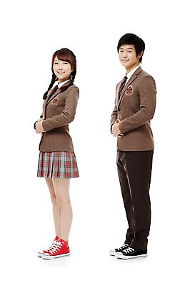 포토 JPG 스튜디오촬영 전신 학생 여학생 여자 남자 교복 남학생 포즈 청소년 양갈래머리 고등학생 실내 서기 미소 웃음 누끼 사람 동양인 두명 10대 친구 한국인 양손 예절 정중 십대만 가지런함 국내포토 헤어스타일 손 옷 컨셉 관계 모션 표정 인종 내부 파일형식
