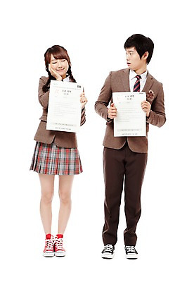 포토 JPG 스튜디오촬영 전신 학생 응시 여학생 여자 남자 교복 종이 남학생 포즈 청소년 양갈래머리 고등학생 실내 서기 미소 웃음 들기 누끼 사람 동양인 두명 앞모습 10대 친구 눈감음 턱괴기 시험 한국인 좌절 성적 시험지 점수 에이플러스 F 학점 십대만 국내포토 헤어스타일 알파벳 시선 옷 교육 감정 뷰포인트 컨셉 관계 모션 표정 인종 내부 파일형식