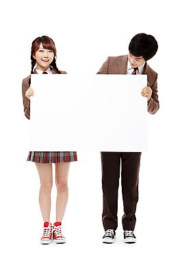 포토 JPG 스튜디오촬영 전신 학생 배너 응시 여학생 여자 남자 교복 남학생 포즈 청소년 양갈래머리 고등학생 안내 사각프레임 광고판 알림판 실내 서기 미소 웃음 들기 누끼 사람 동양인 두명 앞모습 10대 친구 한국인 알림 공지사항 십대만 소식_알림 국내포토 헤어스타일 시선 옷 뷰포인트 컨셉 관계 모션 프레임 표정 인종 내부 사각형 판 파일형식