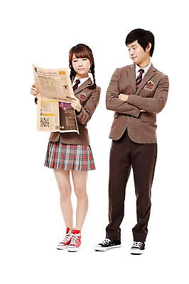 포토 JPG 스튜디오촬영 전신 학생 응시 여학생 여자 남자 교복 남학생 포즈 청소년 양갈래머리 고등학생 실내 서기 미소 웃음 들기 누끼 사람 동양인 두명 앞모습 10대 친구 팔짱 한국인 신문 신문읽기 읽기 십대만 국내포토 헤어스타일 시선 옷 뷰포인트 관계 모션 표정 인종 내부 간행물 뉴스 파일형식