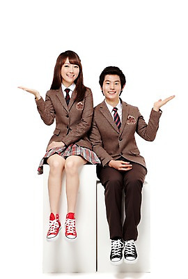 포토 JPG 스튜디오촬영 전신 학생 여학생 여자 남자 교복 남학생 포즈 청소년 고등학생 실내 미소 웃음 누끼 사람 앉기 동양인 손짓 두명 앞모습 10대 친구 한국인 십대만 국내포토 옷 뷰포인트 관계 모션 표정 인종 내부 파일형식