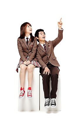 포토 JPG 스튜디오촬영 전신 학생 응시 여학생 여자 남자 교복 남학생 포즈 청소년 고등학생 실내 미소 웃음 누끼 사람 앉기 동양인 손짓 두명 10대 친구 한국인 검지손가락 가리킴 십대만 국내포토 시선 옷 손가락 관계 모션 표정 인종 내부 파일형식