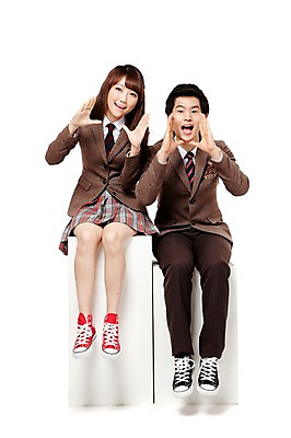 포토 JPG 스튜디오촬영 전신 학생 여학생 여자 남자 교복 남학생 포즈 청소년 고등학생 실내 미소 웃음 누끼 사람 앉기 동양인 손짓 두명 앞모습 10대 친구 외침 한국인 부름 십대만 국내포토 옷 뷰포인트 관계 모션 표정 인종 내부 소리 파일형식