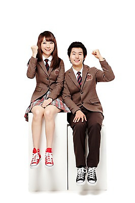 포토 JPG 스튜디오촬영 전신 학생 여학생 여자 남자 교복 남학생 포즈 청소년 고등학생 실내 미소 웃음 누끼 사람 앉기 동양인 두명 앞모습 10대 친구 파이팅 한국인 십대만 국내포토 옷 뷰포인트 관계 모션 표정 인종 내부 파일형식